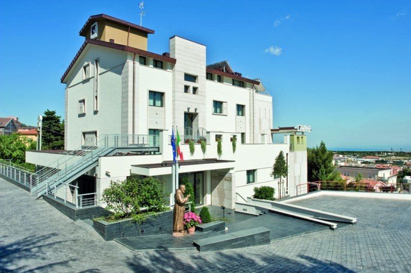 Hotel Vittoria San Giovanni Rotondo Kültér fotó
